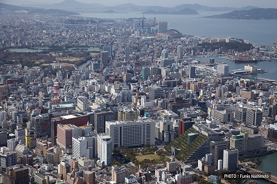 福岡市を上空から撮影した写真